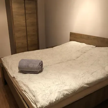 Baratsag Forever Vendeghaz Eğri