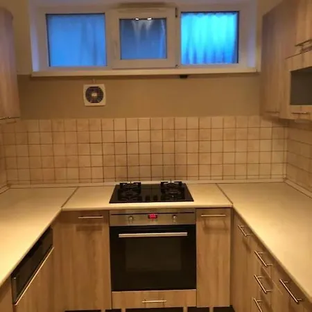 Baratsag Forever Vendeghaz Daire Eğri