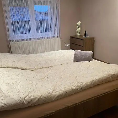 Baratsag Forever Vendeghaz Daire Eğri